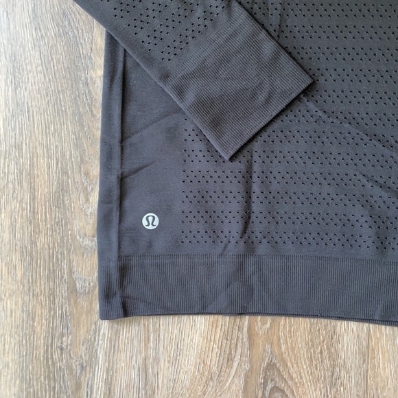 Luluulemon BREEZE BY LONG SLEEVE XS 4 - Picture 6 of 6